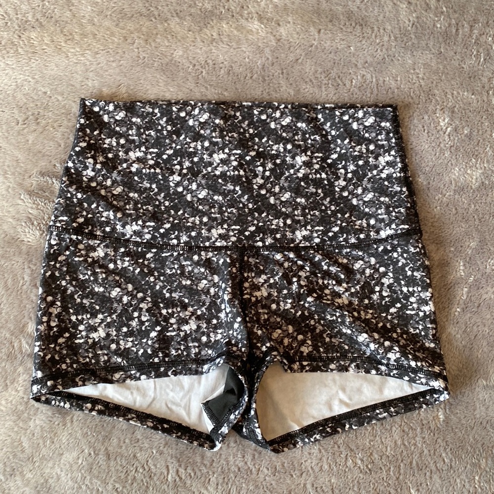 Lululemon shine shorts size 4, 2” inseam